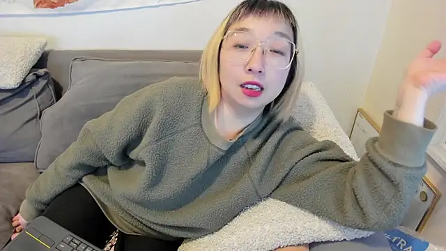 Snapshot of luxgray chatting on 03-07-25, 11:05 luxgray online show from 03-07-25, 11:05