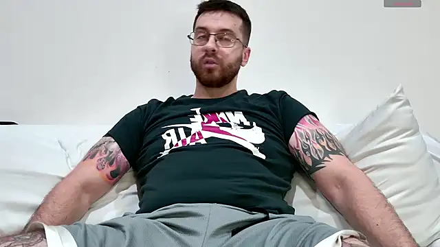 Snapshot of JayXCee_Official chatting on 01-17-25, 12:42 JayXCee Official online show from 01-17-25, 12:42