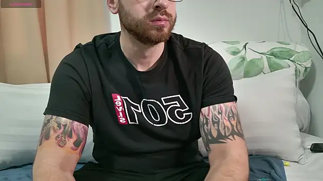 Snapshot of JayXCee_Official chatting on 02-13-26, 02:40 JayXCee Official online show from 02-13-26, 02:40