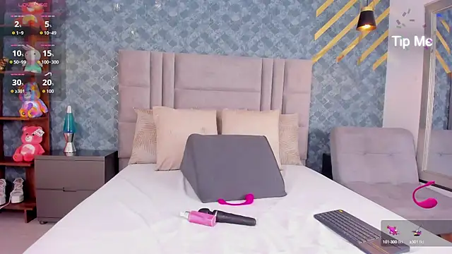 NiiaMoore online show from 09-22-25, 08:11