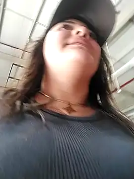 Snapshot of Liancy chatting on 12-15-24, 05:42 Liancy online show from 12-15-24, 05:42