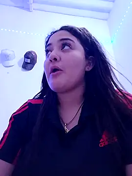 Snapshot of Liancy chatting on 12-17-24, 08:32 Liancy online show from 12-17-24, 08:32