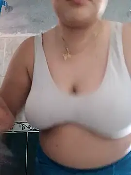 Snapshot of Liancy chatting on 01-01-25, 03:57 Liancy online show from 01-01-25, 03:57