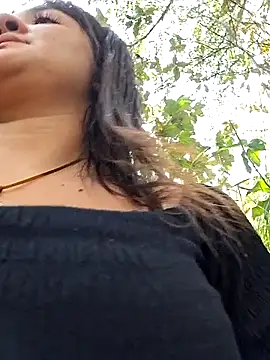 Snapshot of Liancy chatting on 03-01-25, 04:44 Liancy online show from 03-01-25, 04:44