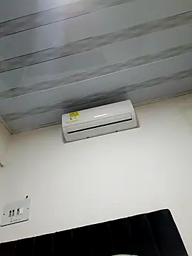 Snapshot of Liancy chatting on 11-23-25, 12:43 Liancy online show from 11-23-25, 12:43