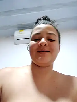 Snapshot of Liancy chatting on 12-02-25, 09:21 Liancy online show from 12-02-25, 09:21