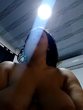 Snapshot of Liancy chatting on 12-04-25, 10:07 Liancy online show from 12-04-25, 10:07