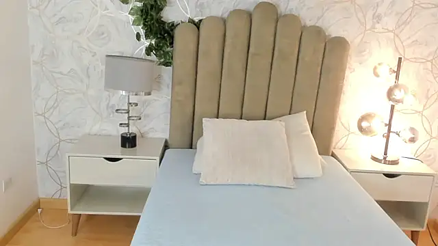 Snapshot of Roma__love chatting on 01-20-25, 11:56 Roma love online show from 01-20-25, 11:56