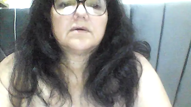 Snapshot of kassandra02 chatting on 10-22-25, 02:45 kassandra02 online show from 10-22-25, 02:45