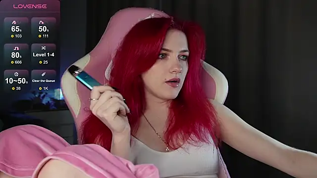 Snapshot of joyhannahh chatting on 11-18-25, 12:20 joyhannahh online show from 11-18-25, 12:20