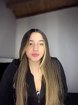 Snapshot of Sophie_spencer1 chatting on 05-27-26, 03:14 Sophie spencer1 online show from 05-27-26, 03:14