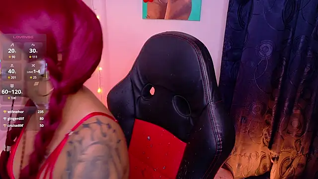 Snapshot of pandorabeker chatting on 10-30-25, 01:51 pandorabeker online show from 10-30-25, 01:51