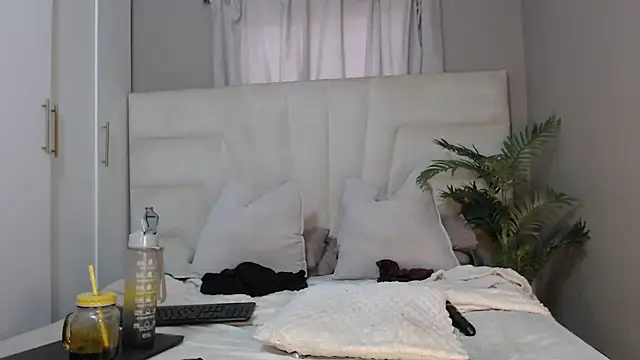 naughtyblackdolie online show from 02-27-25, 12:23