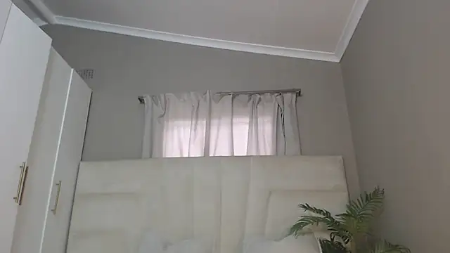 naughtyblackdolie online show from 03-03-25, 10:06