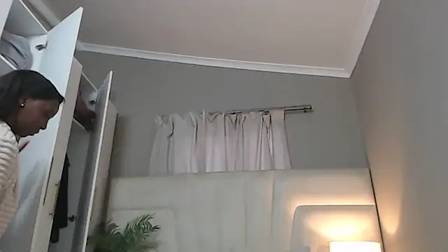 naughtyblackdolie online show from 09-28-25, 05:24