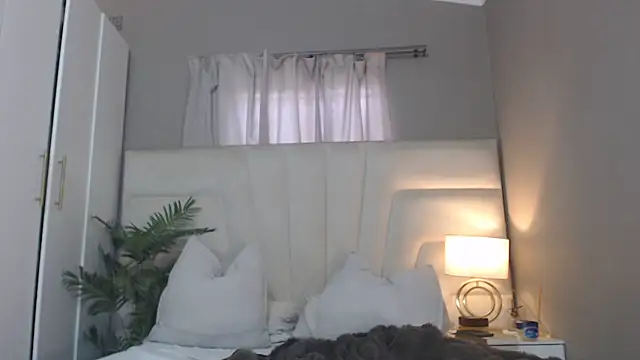 Snapshot of naughtyblackdolie chatting on 06-03-26, 11:24 naughtyblackdolie online show from 06-03-26, 11:24