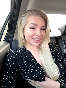 Snapshot of DreamPussyy chatting on 10-20-25, 04:13 DreamPussyy online show from 10-20-25, 04:13