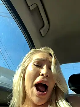 Snapshot of DreamPussyy chatting on 10-25-25, 05:37 DreamPussyy online show from 10-25-25, 05:37