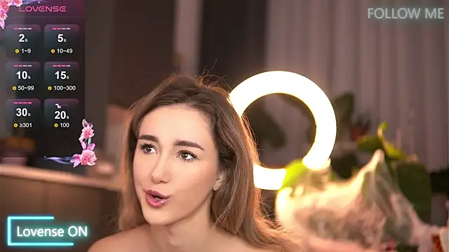 Snapshot of EmilyRaymont chatting on 10-27-25, 03:10 EmilyRaymont online show from 10-27-25, 03:10