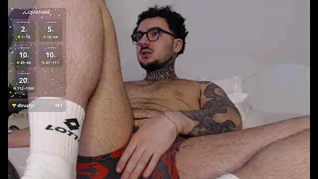 Snapshot of TattedCurls chatting on 02-15-25, 06:02 TattedCurls online show from 02-15-25, 06:02