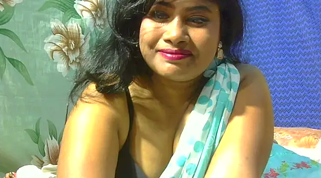 Snapshot of sexy_roma chatting on 02-16-25, 06:21 sexy roma online show from 02-16-25, 06:21