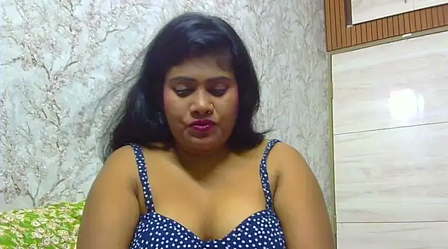 Snapshot of sexy_roma chatting on 03-13-25, 06:12 sexy roma online show from 03-13-25, 06:12