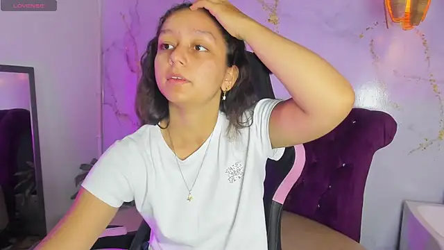 Snapshot of katy_sweet19 chatting on 07-02-26, 10:32 katy sweet19 online show from 07-02-26, 10:32