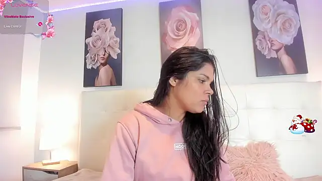 Sweetdreamses  online show from 12-12-24, 12:44