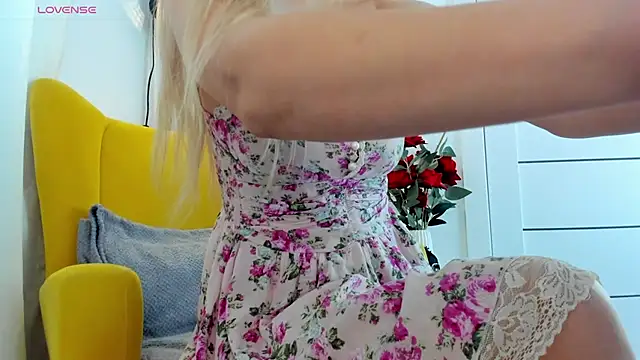 Snapshot of miissblonde chatting on 02-22-26, 03:51 miissblonde online show from 02-22-26, 03:51