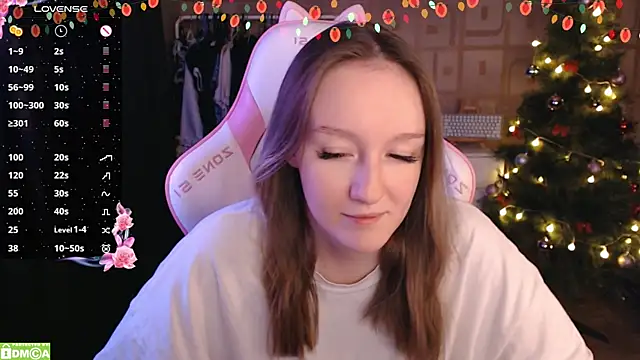 Snapshot of MoonlishSiren chatting on 12-24-24, 06:50 MoonlishSiren online show from 12-24-24, 06:50