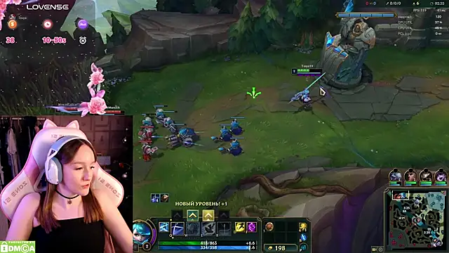 Snapshot of MoonlishSiren chatting on 01-08-25, 09:01 MoonlishSiren online show from 01-08-25, 09:01