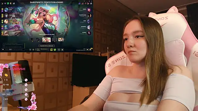 Snapshot of MoonlishSiren chatting on 10-20-25, 09:04 MoonlishSiren online show from 10-20-25, 09:04