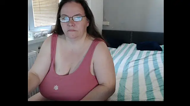 Snapshot of Sweetboobs chatting on 07-06-26, 08:22 Sweetboobs online show from 07-06-26, 08:22