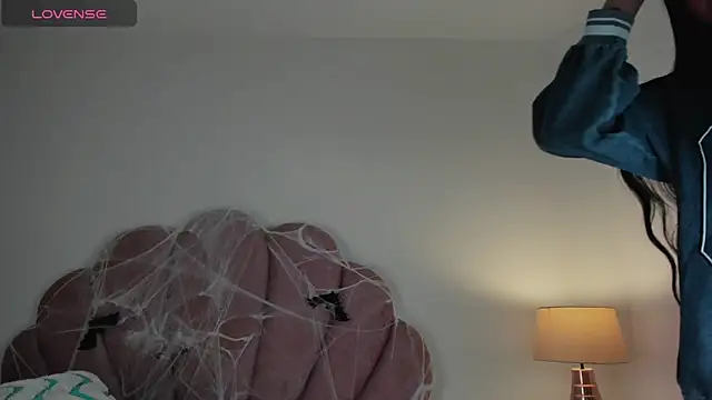 Nicole Paradise online show from 10-15-25, 11:54