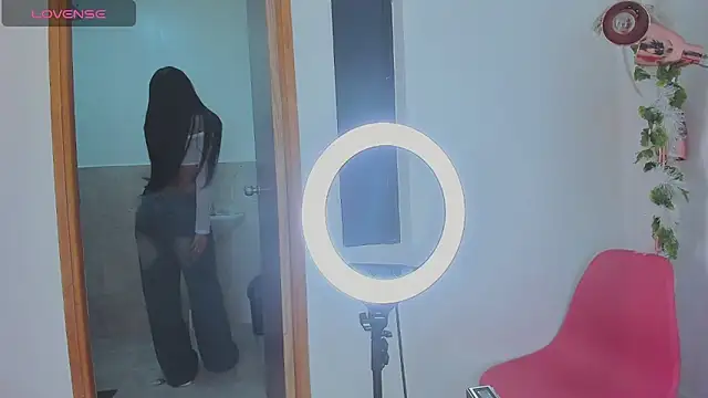 Nicole Paradise online show from 10-17-25, 12:41