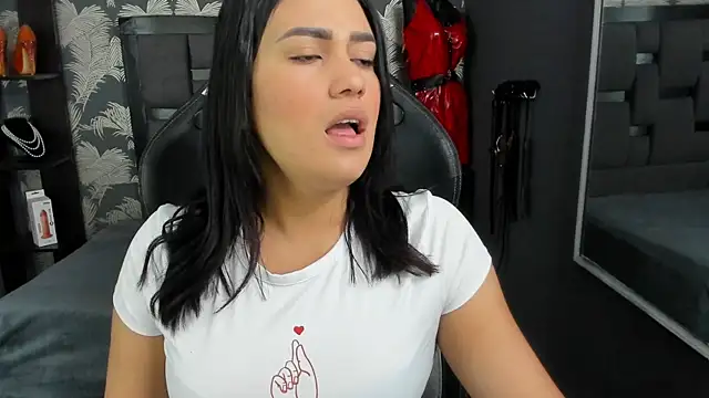 Snapshot of Cumming_Tiffani chatting on 10-07-25, 12:35 Cumming Tiffani online show from 10-07-25, 12:35