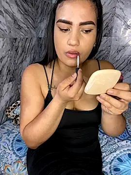 Snapshot of Cumming_Tiffani chatting on 10-27-25, 01:04 Cumming Tiffani online show from 10-27-25, 01:04