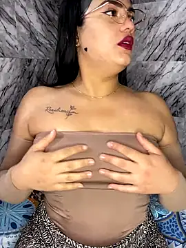 Snapshot of Cumming_Tiffani chatting on 12-04-25, 01:09 Cumming Tiffani online show from 12-04-25, 01:09