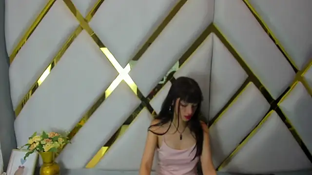 Snapshot of Aurora_18 chatting on 12-19-24, 05:40 Aurora 18 online show from 12-19-24, 05:40