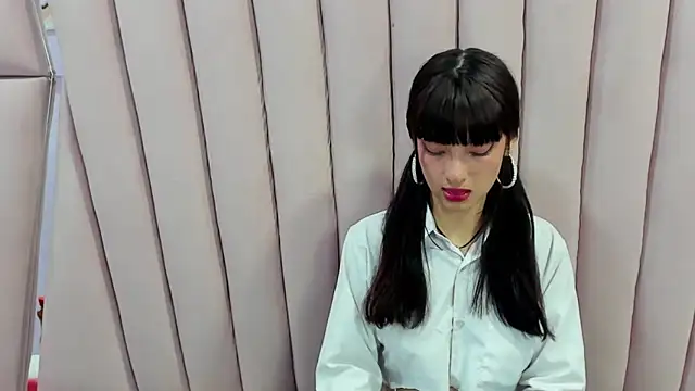 Snapshot of Aurora_18 chatting on 01-25-25, 11:54 Aurora 18 online show from 01-25-25, 11:54