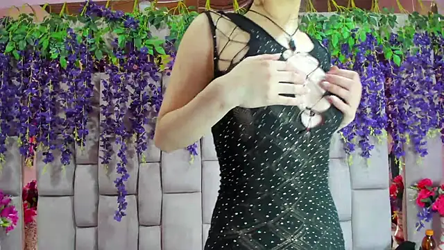 Snapshot of Aurora_18 chatting on 01-31-25, 12:17 Aurora 18 online show from 01-31-25, 12:17