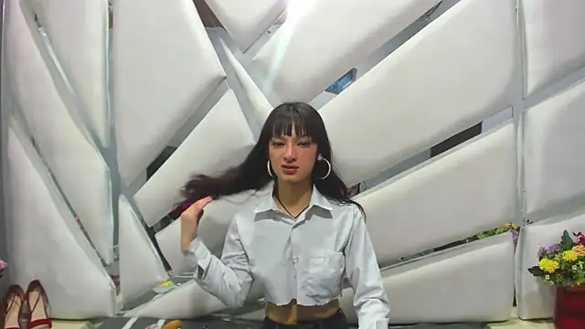 Snapshot of Aurora_18 chatting on 02-23-25, 12:19 Aurora 18 online show from 02-23-25, 12:19