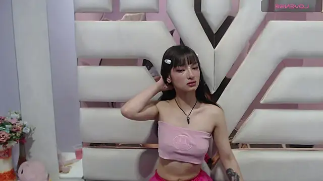 Snapshot of Aurora_18 chatting on 02-28-25, 09:33 Aurora 18 online show from 02-28-25, 09:33