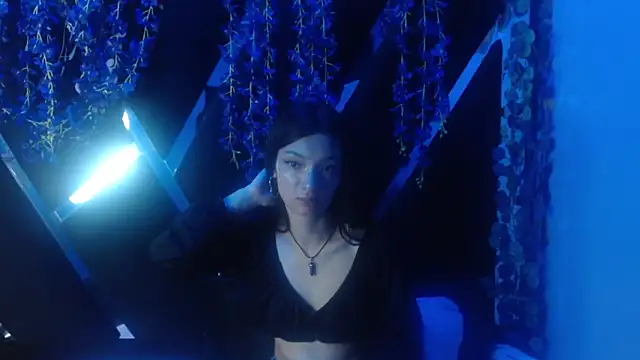 Snapshot of Aurora_18 chatting on 09-18-25, 02:19 Aurora 18 online show from 09-18-25, 02:19