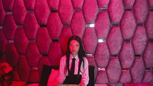 Snapshot of Aurora_18 chatting on 09-19-25, 02:18 Aurora 18 online show from 09-19-25, 02:18