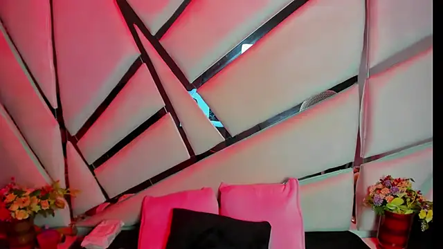 Snapshot of Aurora_18 chatting on 10-11-25, 02:37 Aurora 18 online show from 10-11-25, 02:37