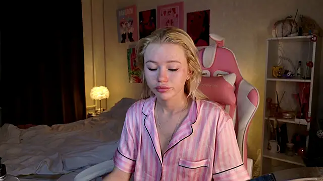 LexieLoree online show from 01-04-25, 03:40