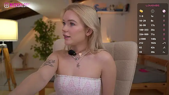 LexieLoree online show from 01-17-26, 04:06