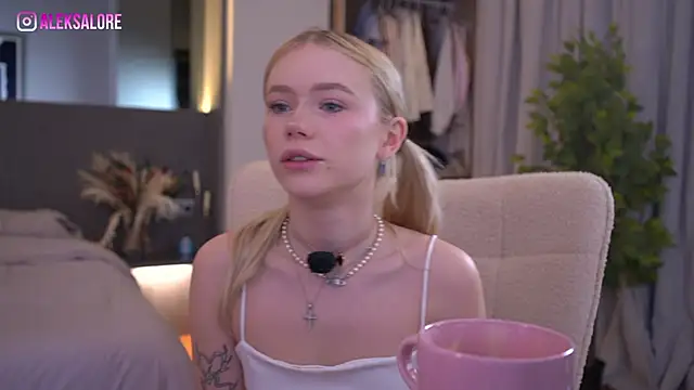 LexieLoree online show from 03-22-26, 03:10