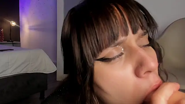 Snapshot of VioletPaket chatting on 12-24-24, 07:22 VioletPaket online show from 12-24-24, 07:22